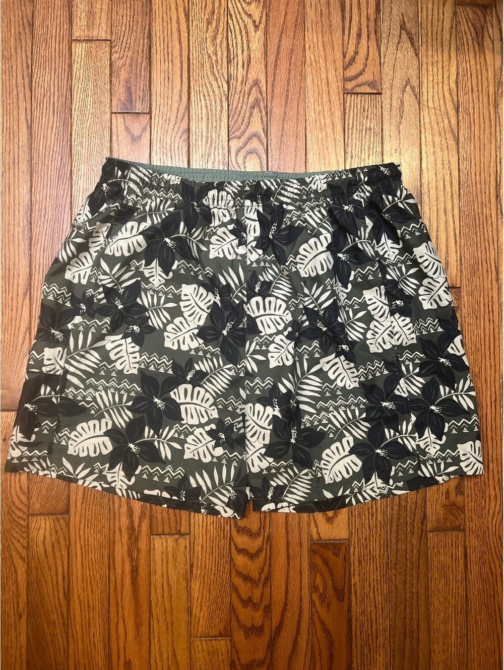 Newport Blue XL Men's Black and White Floral Swim Shorts